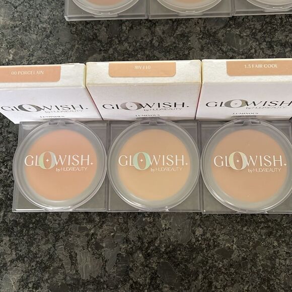 Huda GLOWISH Smoothing Breathable Luminous Pressed Powder 11 shades NEW☀️☀️ - Picture 4 of 8